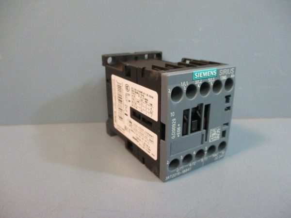 Siemens 3RT2015-1BB41 3-Pole Contactor AC-3: 7A, 400V, 3kW NEW For Sale - Image 2