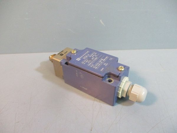 Telemecanique XCK-J Limit Switch w  ZCK-E67 Operating Head Fashion - Image 3