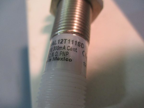 New Lot of 6 EATON E57SAL12T111SD Proximity Sensor Cutler Hammer For Sale - Image 2