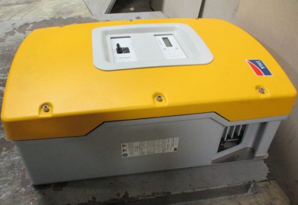 SMA Sunny Island SI 5048U Solar Inverter 5000 Watt, 1 Phase, 5 kW For Sale - Image 3