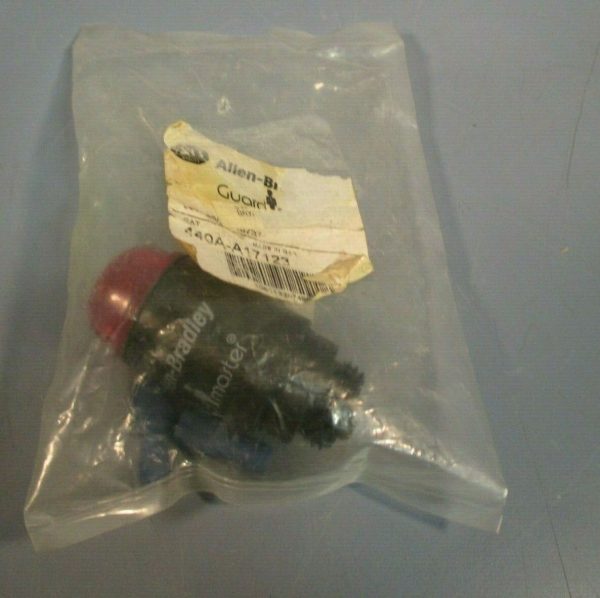 Allen Bradley Guardmaster Red Indicator Light Series B 440A-A17123 For Sale