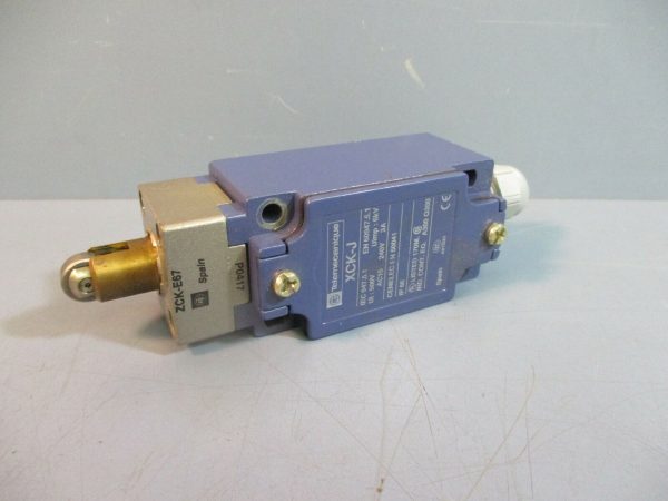 Telemecanique XCK-J Limit Switch w  ZCK-E67 Operating Head Fashion - Image 4