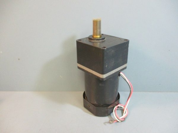 Oriental Motor VHR560A-120U Gearmotor NIB Cheap - Image 3