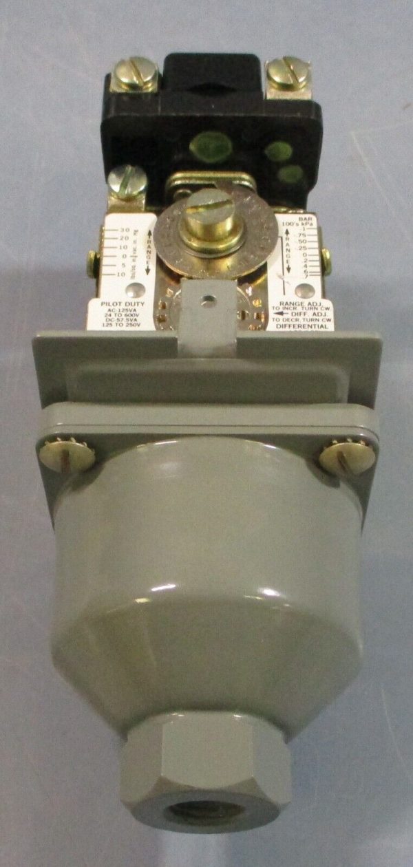 Allen Bradley 836-C2 Ser A Pressure Control Switch 0.4-6PSI Supply - Image 2